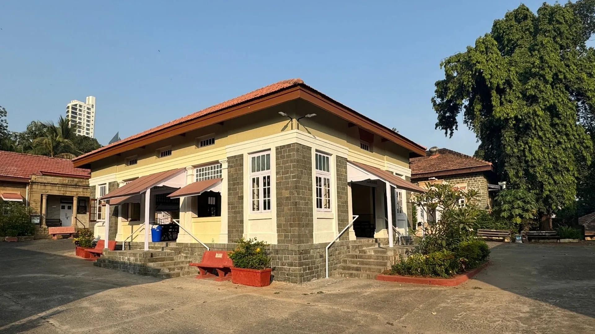 Panday Pavilion, Dongerwadi